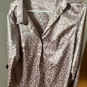 Mauve/purple shiny leopard print button up blouse